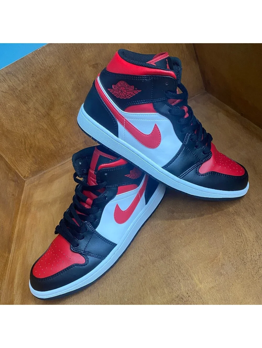 Nike Air Jordan 1 Mid Bred Toe Shoes Mens 10.5 Black Fire Red White 554724-079